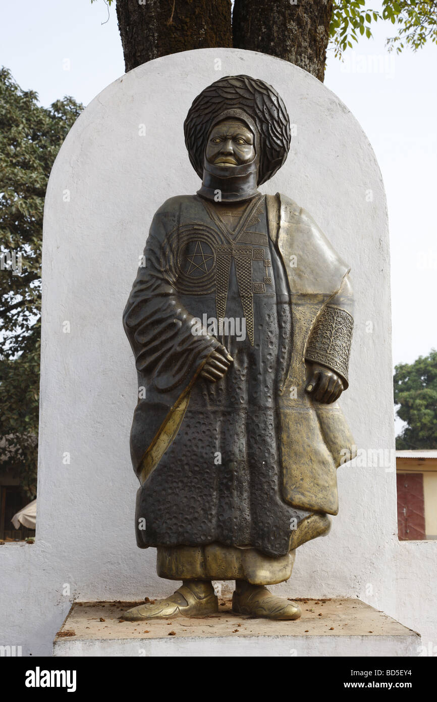 Statue von König Njoyas, Palast des Sultans, Foumban, Kamerun, Afrika ...