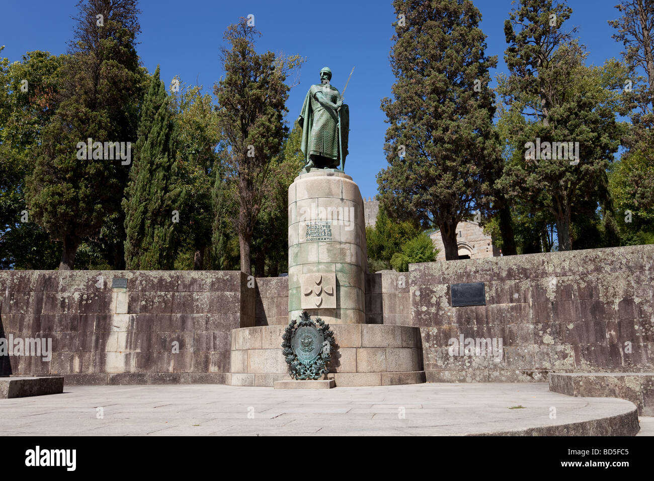 Statue von König Dom Afonso Henriques in Guimaraes. Der erste König von Portugal aus dem 12. Jahrhundert. Stockfoto