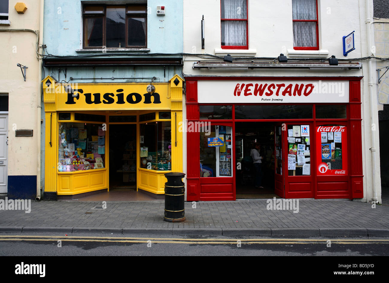 Strassenlokal Fronten in Ballin County Mayo, Irland Stockfoto