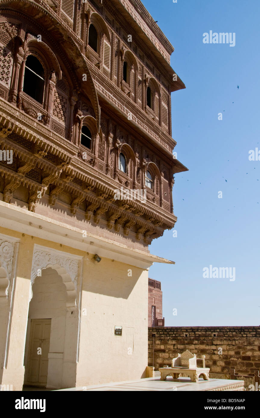 Meherangarh Fort, die majestätische Festung, Blick auf die Festung außerhalb der Mauern und großzügige Innenräume, Jodpur, blaue Stadt, Rajasthan, Indien Stockfoto