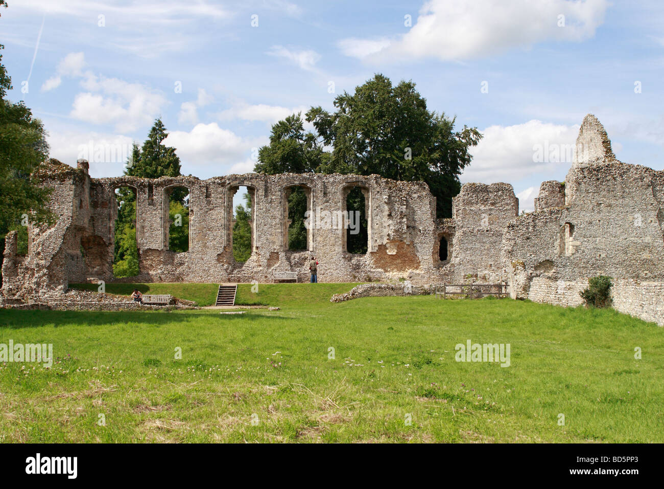 Touristen besuchen Bischofspalast Waltham, Hampshire, England. Stockfoto