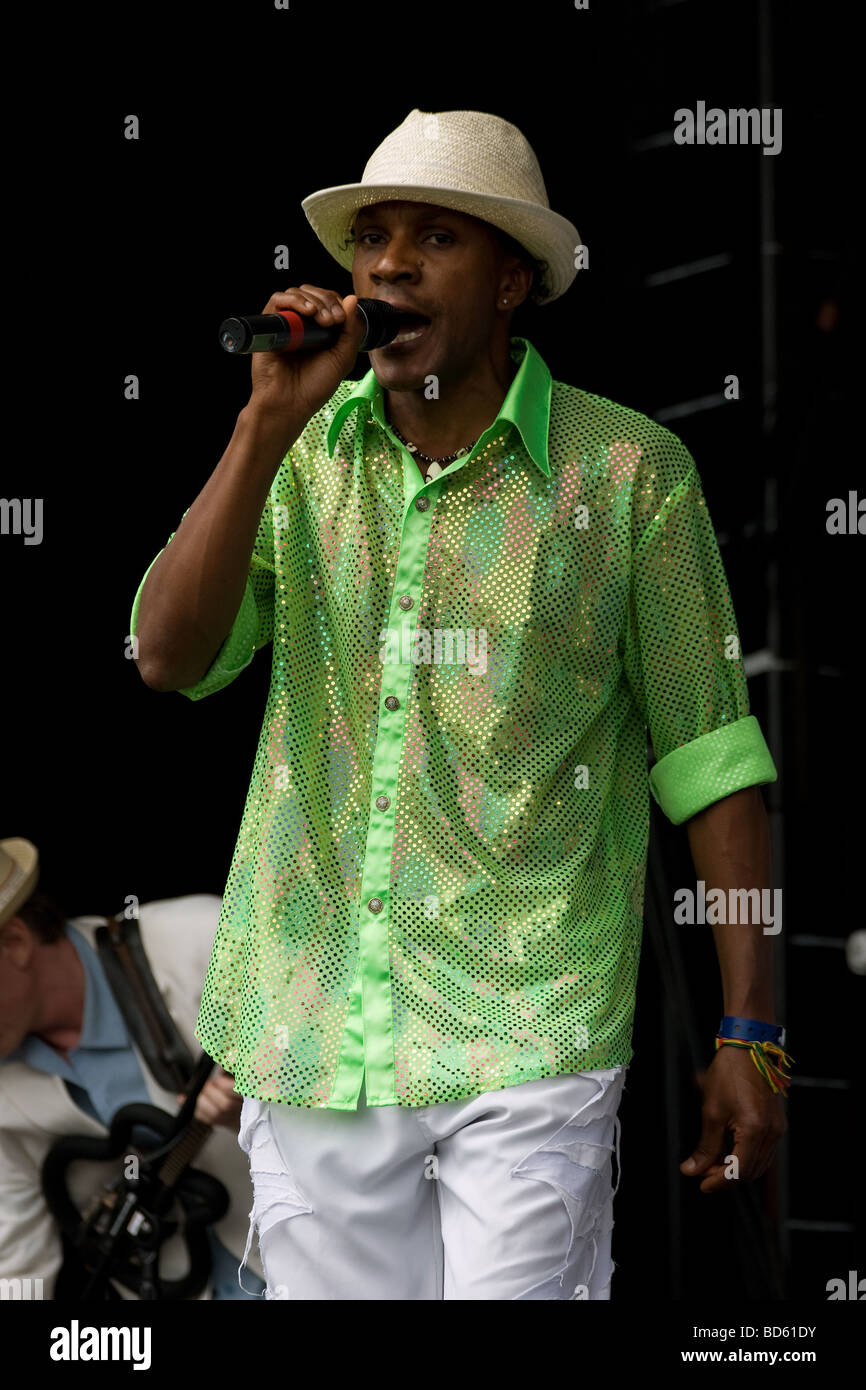 Brasil Brasilianische männlichen Latein Sänger Darsteller Carnaval del Pueblo Burgess Park London England uk Europa Stockfoto