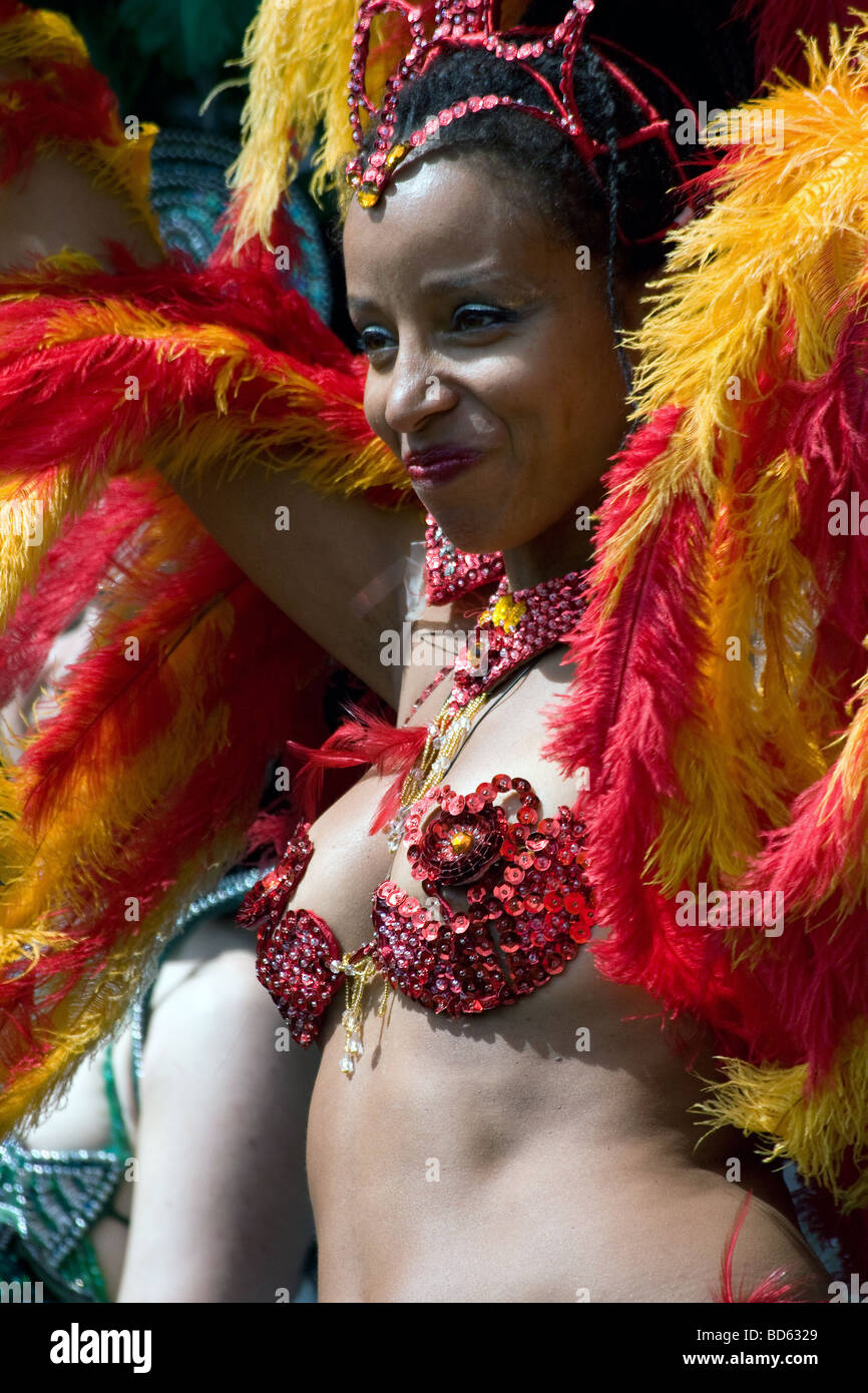 Brasil Brasilianische jungen weiblichen Latin Sänger Performer Carnaval del Pueblo Burgess Park London England uk Europa Stockfoto