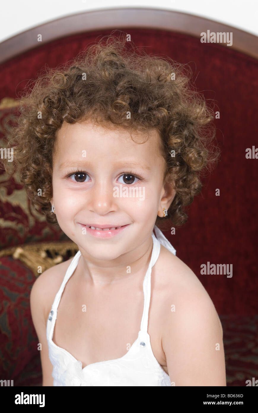 Glückliche kleine Mädchen lächelnd Stockfoto