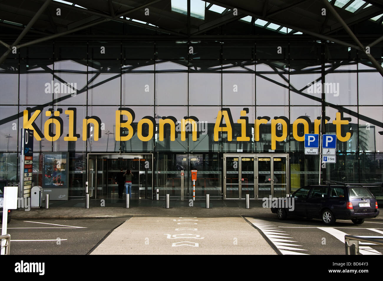 Köln Bonner Flughafen Parken Thomas Cook www.alamy.de