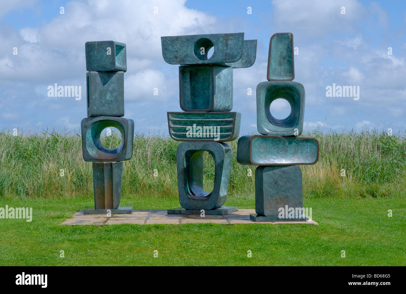 Familie des Mannes - Skulpturen von Barbara Hepworth - bei Snape Maltings, Suffolk, England. Stockfoto