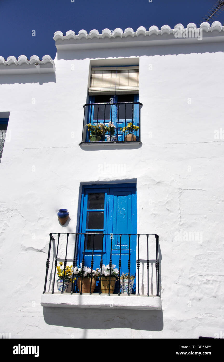 Haus mit Balkon, Frigliana, Costa del Sol, Provinz Malaga, Andalusien, Spanien Stockfoto