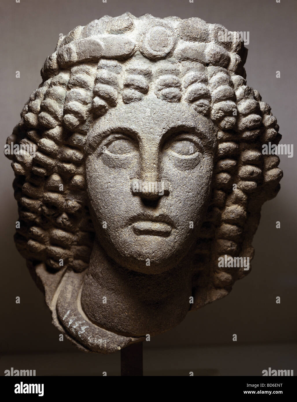Bildende Kunst, antike, Römisches Reich, Skulptur, Kopf einer Göttin, Basalt, Syrien, 2. Jh., Nationalmuseum Damaskus, Haar Stockfoto