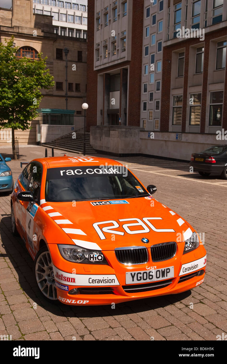 Ein BMW Race Spec Tourenwagen in der RAC racing Farben geparkt in Norwich Norfolk Uk Stockfoto