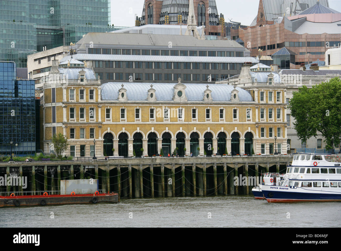 Old Billingsgate Fischmarkt, RiverThames aus der Southbank, London, UK. Stockfoto