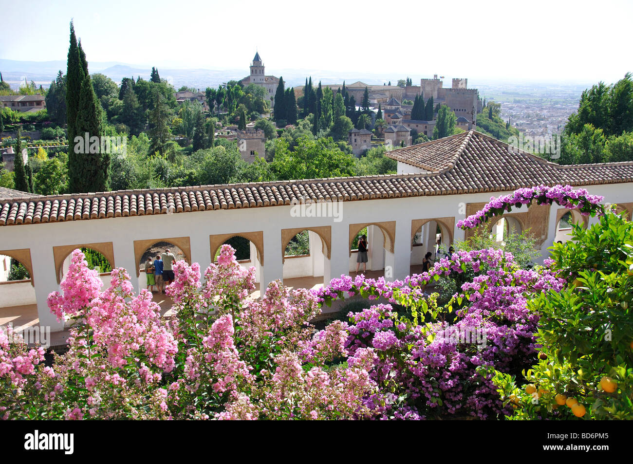 Blick auf Alcazaba aus dem Palacio de Generalife, La Alhambra, Granada, Provinz Granada, Andalusien, Spanien Stockfoto