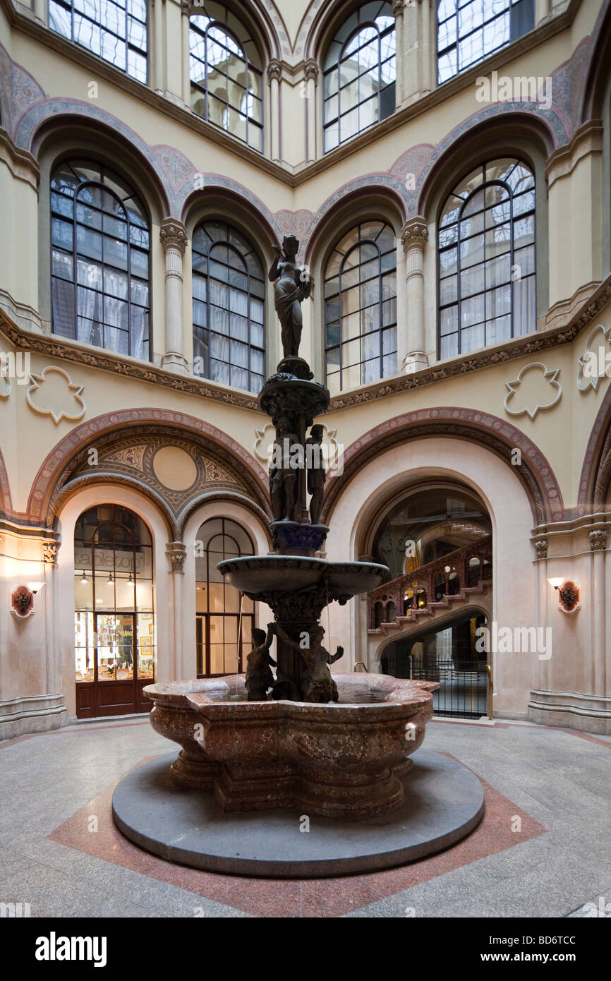 Brunnen in Freyung Passage, Palais Ferstel, Wien, Österreich Stockfoto