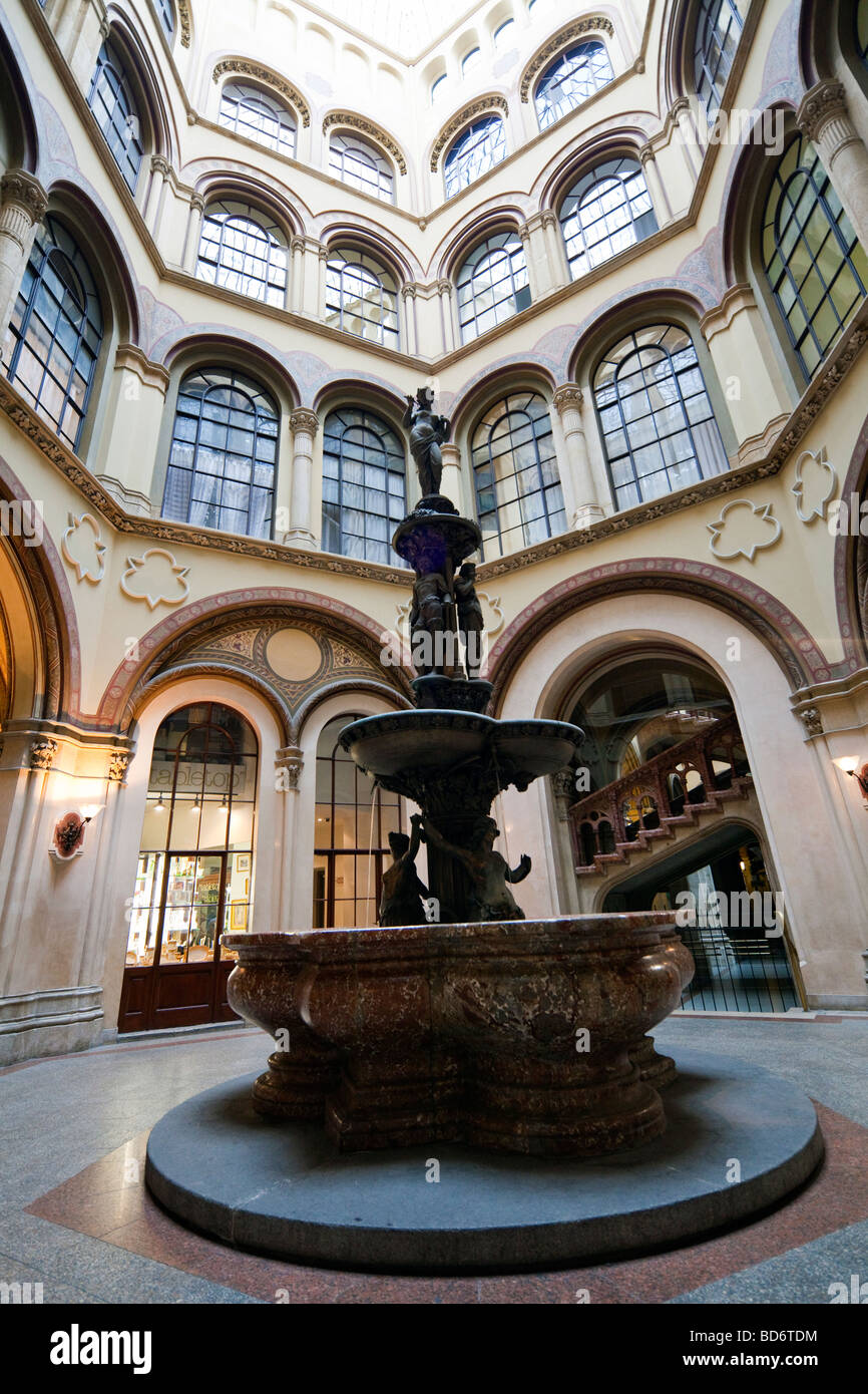 Brunnen in Freyung Passage, Palais Ferstel, Wien, Österreich Stockfoto