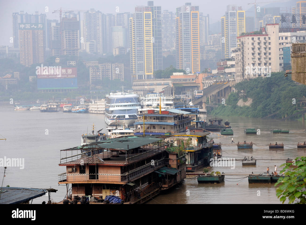 Stadtbild von Chongqing, China. 2. August 2009 Stockfoto