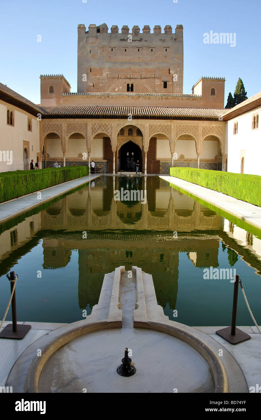 Der Patio de Los Mapuches, Palacio Nazaries La Alhambra, Granada, Provinz Granada, Andalusien, Spanien Stockfoto Der Patio de Los Mapuches, Palacio Nazaries La Alhambra, Granada, Provinz Granada, Andalusien, Spanien Stockfoto