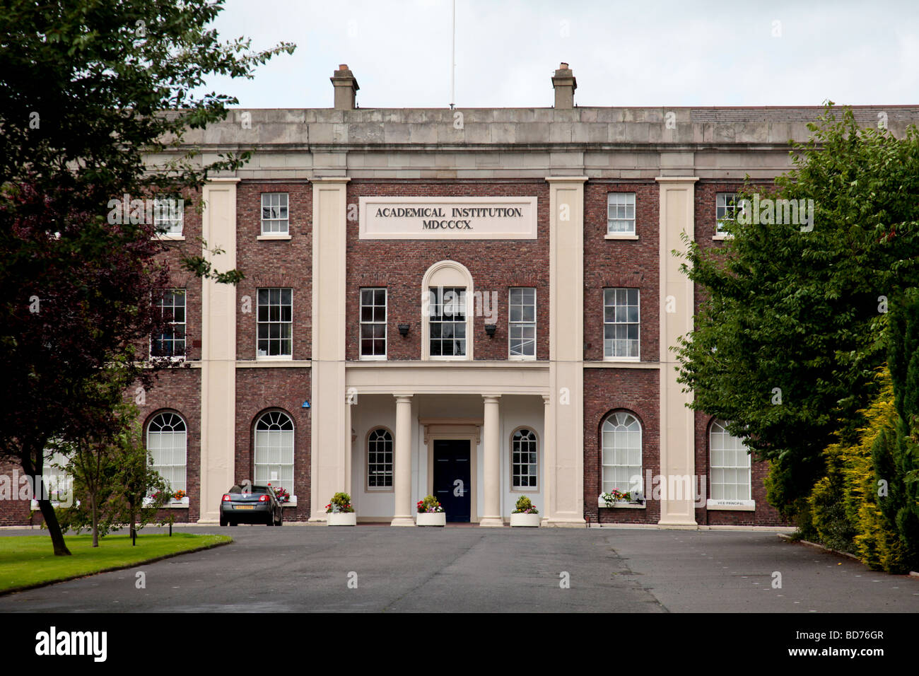 Fassade der Royal Belfast Academical Institution, auch bekannt als RBAI oder Inst in Osborne Park im Stadtzentrum von Belfast. Stockfoto