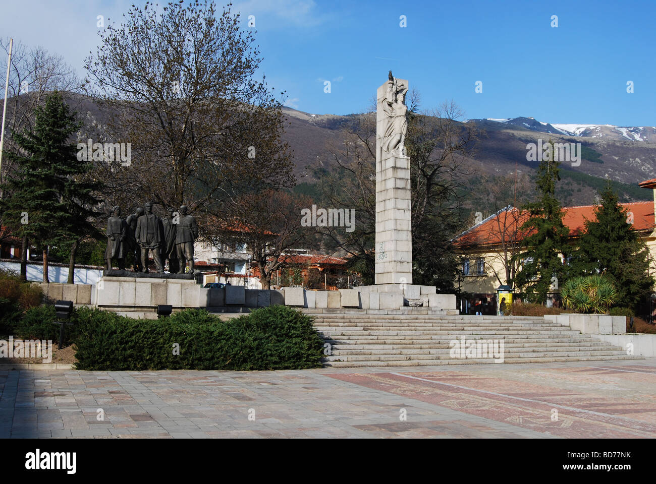 Alten kommunistischen Denkmal in der Mitte des Karlovo, Bulgarien Stockfoto