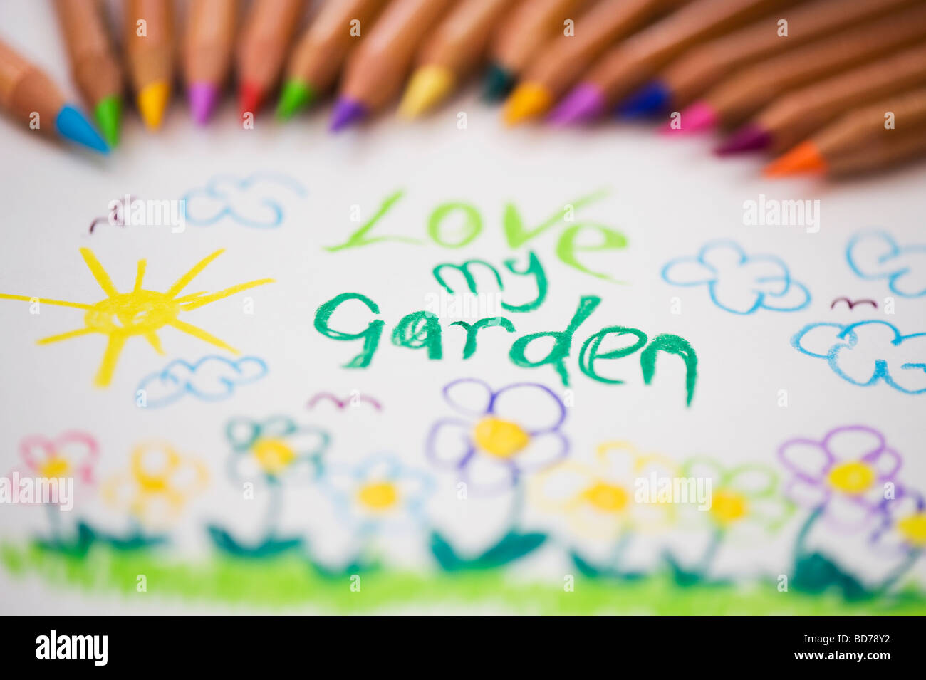 Liebe meinen Garten, Kinder Zeichnung und Buntstifte Stockfoto
