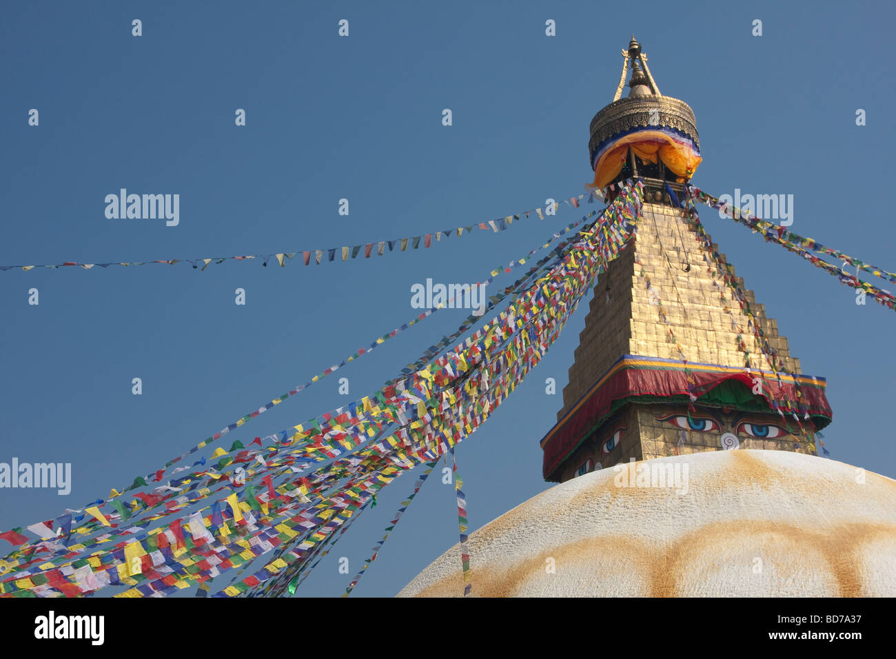 Bodhnath, Nepal. Die All-Seeing Augen der Buddha blicken aus der Stupa Bodhnath, ein Zentrum des tibetischen Buddhismus in der Nähe von Kathmandu. Stockfoto