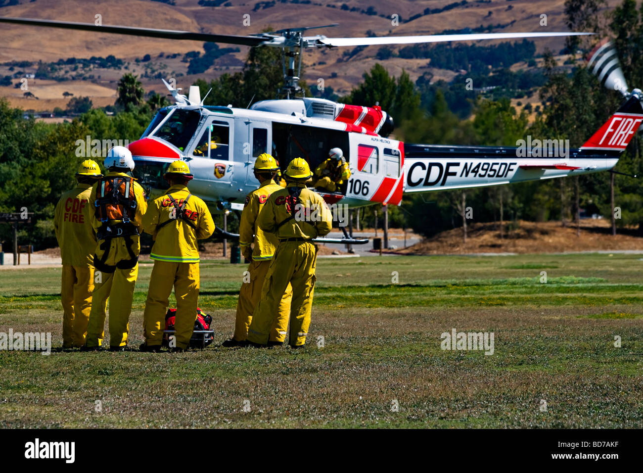 CAL Fire CDF - California Department of Forestry und Brandschutz Training Übung mit Feuerwehr San Jose, CA Stockfoto