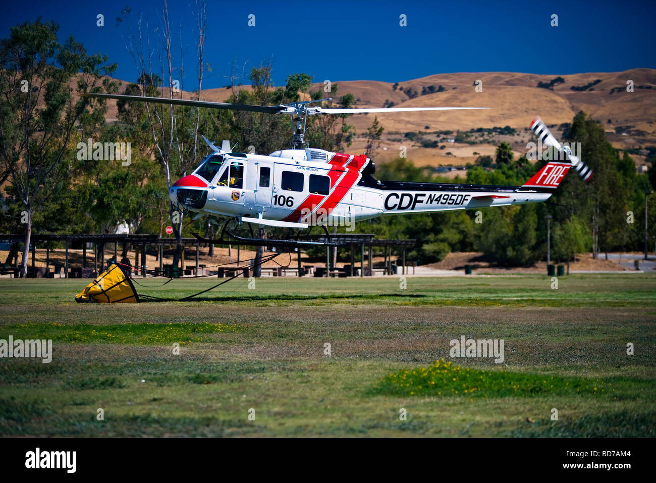 CAL Fire CDF - California Department of Forestry und Brandschutz Training Übung mit Feuerwehr San Jose, CA Stockfoto