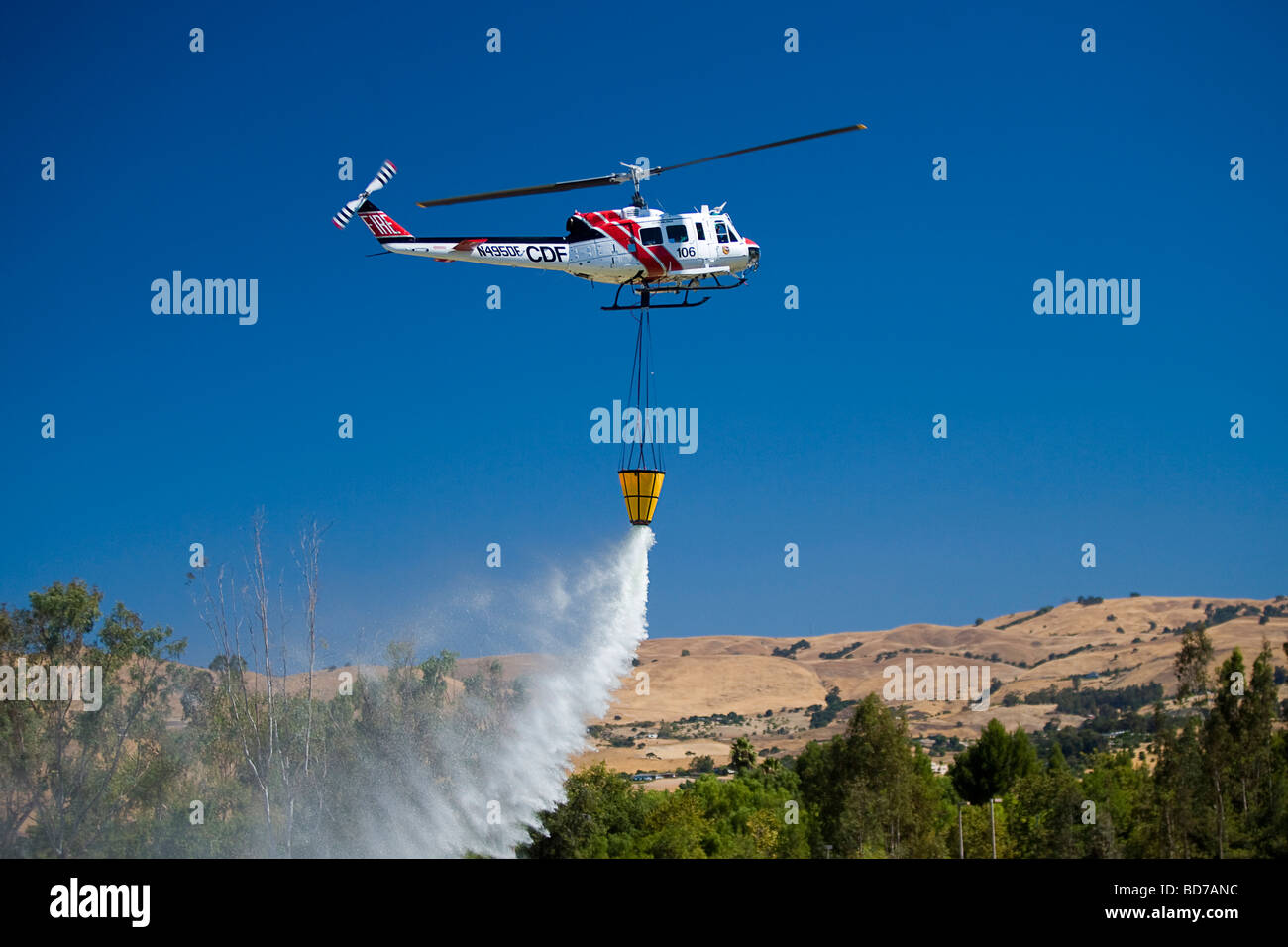 CAL Fire CDF - California Department of Forestry und Brandschutz Training Übung mit Feuerwehr San Jose, CA Stockfoto