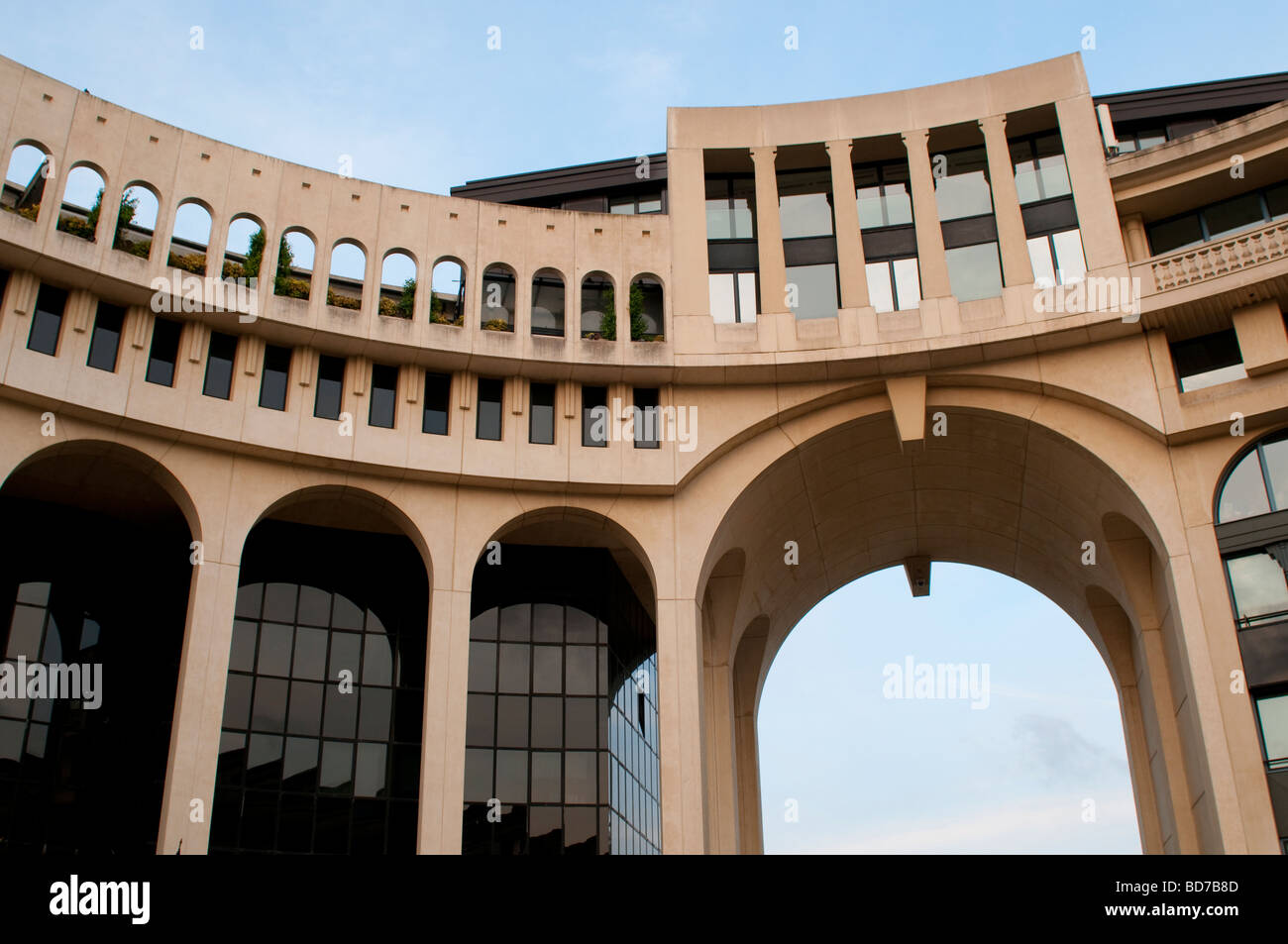 Postmodern Architecture Stockfotos und -bilder Kaufen - Alamy