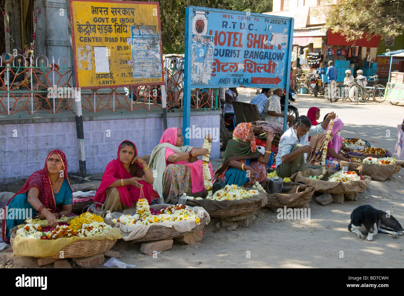 Indischen Markt Tag Szenen, lokale Dorf Stadt, Narsbad, Rajasthan, Indien Stockfoto