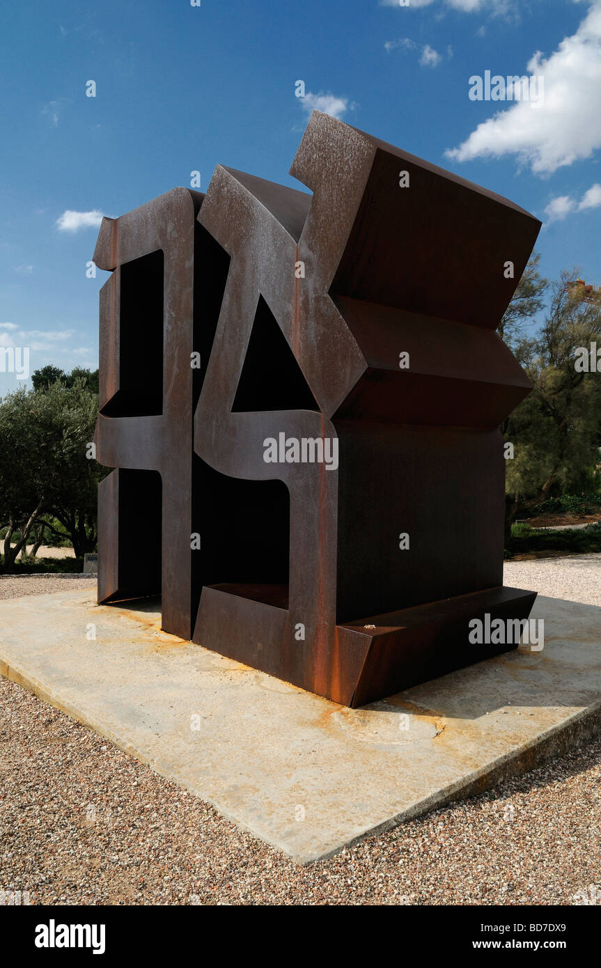 Ahava ( Liebe ) Skulptur von Robert Indiana 1977, die hebräische Buchstaben darstellt, die dieses Wort bilden, im Billy Rose Kunstgarten des Israel Museums, Jerusalem Stockfoto