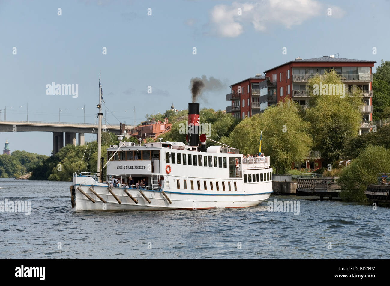 Dampfer Prins Carl Philip Aheading, Drottningholm. Streamer Plocks Passagiere. Stockfoto