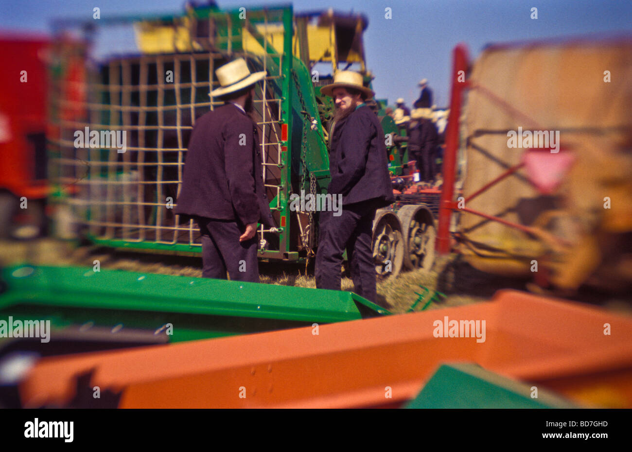 Lancaster county Frühling Schlamm Verkauf Englisch Amish sammeln, kaufen verkaufen Vieh, Werkzeuge, Wagen, Essen nutzen freiwillige Feuer cos. Stockfoto