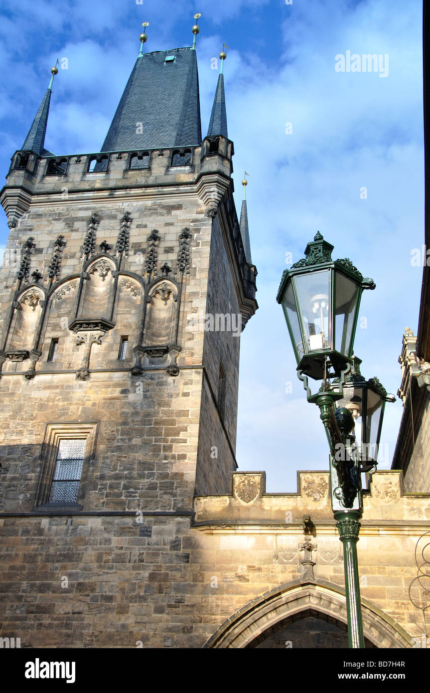 Turm am Anfang der Karlsbrücke in Prag Stockfoto