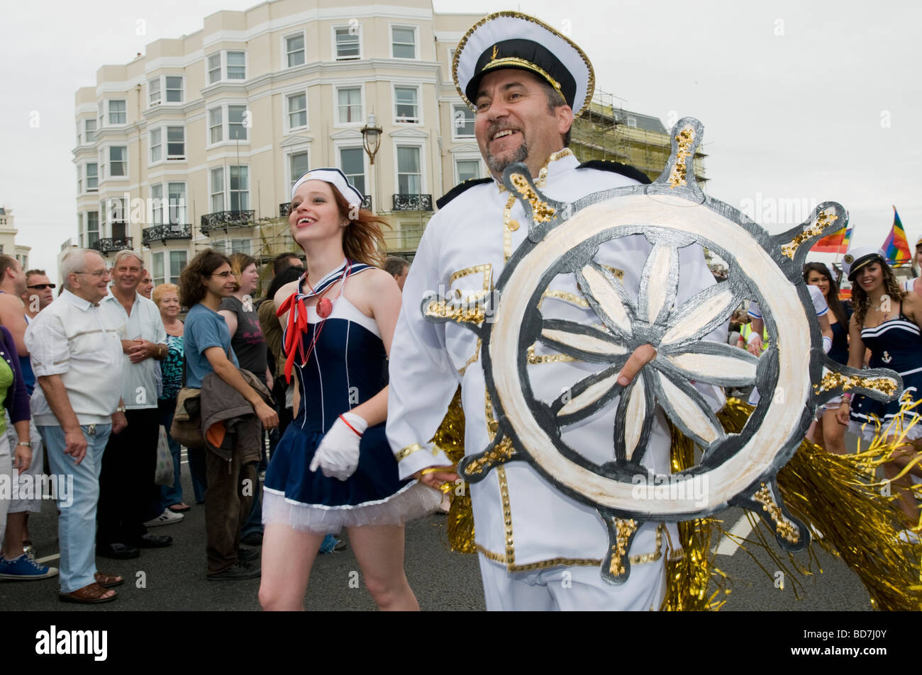 Vereinigtes Königreich, ENGLAND, BRIGHTON, 1. August 2009. Die Parade während Brighton Pride, der Gay-Pride-Jahresfeier. Stockfoto