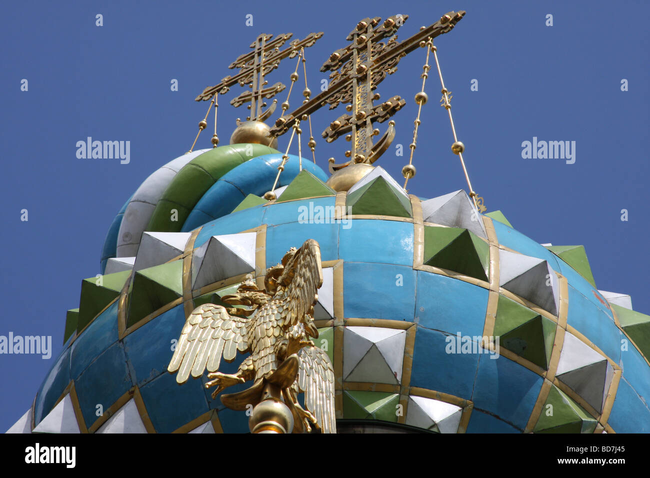 Kirche des Erlösers auf die Auferstehungskirche, St. Petersburg, Russland, goldenen Kreuz Zwiebel geformt Reise Tourismus Stockfoto