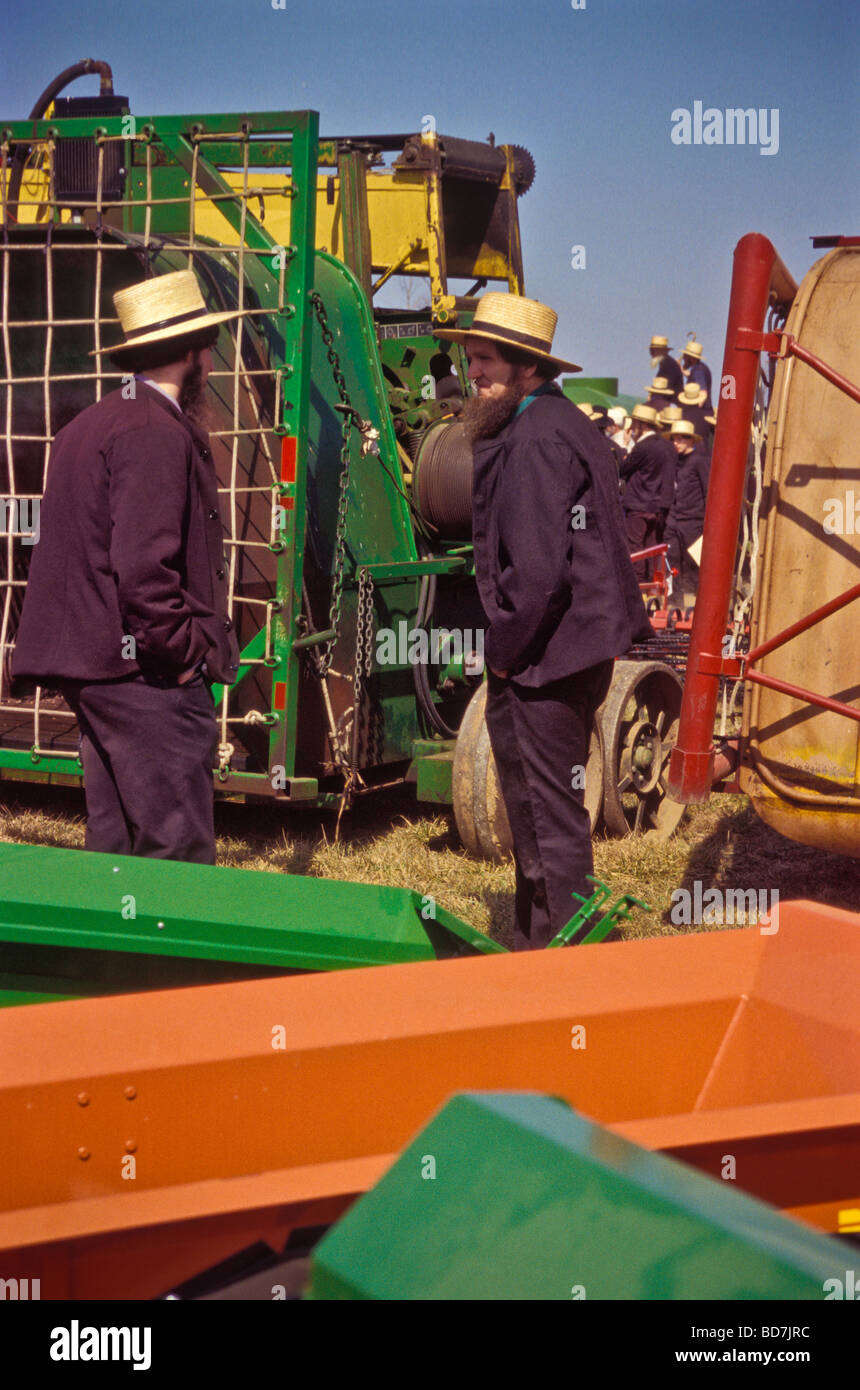 Lancaster county Frühling Schlamm Verkauf Englisch Amish sammeln, kaufen verkaufen Vieh, Werkzeuge, Wagen, Essen nutzen freiwillige Feuer cos. Stockfoto