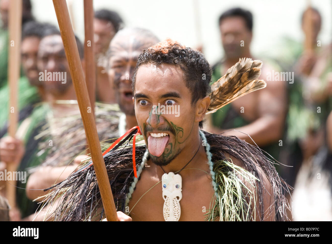 Maori Krieger mit Zunge heraus auf den Haka Krieger Tanz am Waitingi Day 6. Februar 2009 in Waitingi Stockfoto