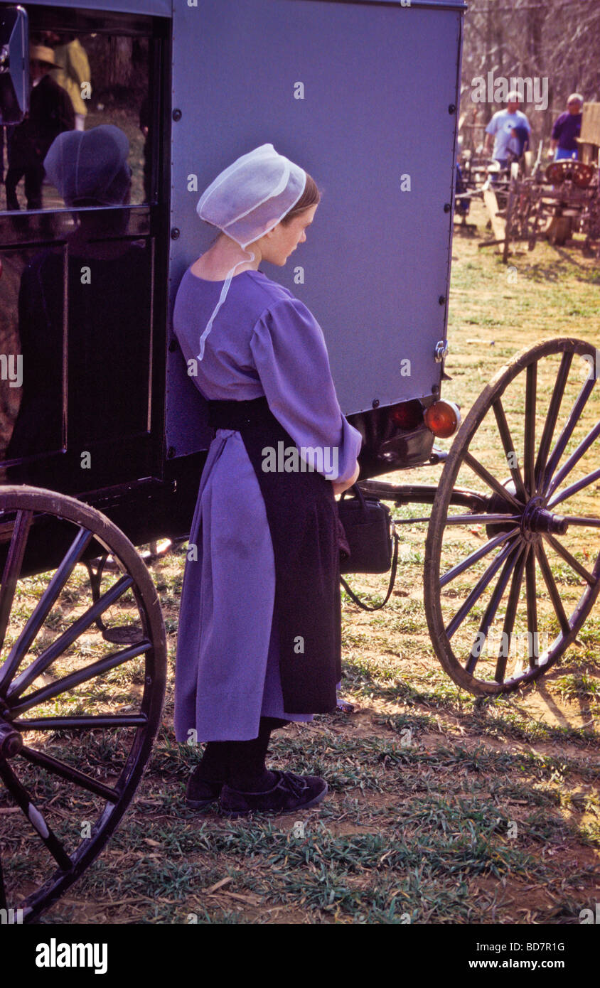 Lancaster county Frühling Schlamm Verkauf Englisch Amish sammeln, kaufen verkaufen Vieh, Werkzeuge, Wagen, Essen nutzen freiwillige Feuer cos. Stockfoto