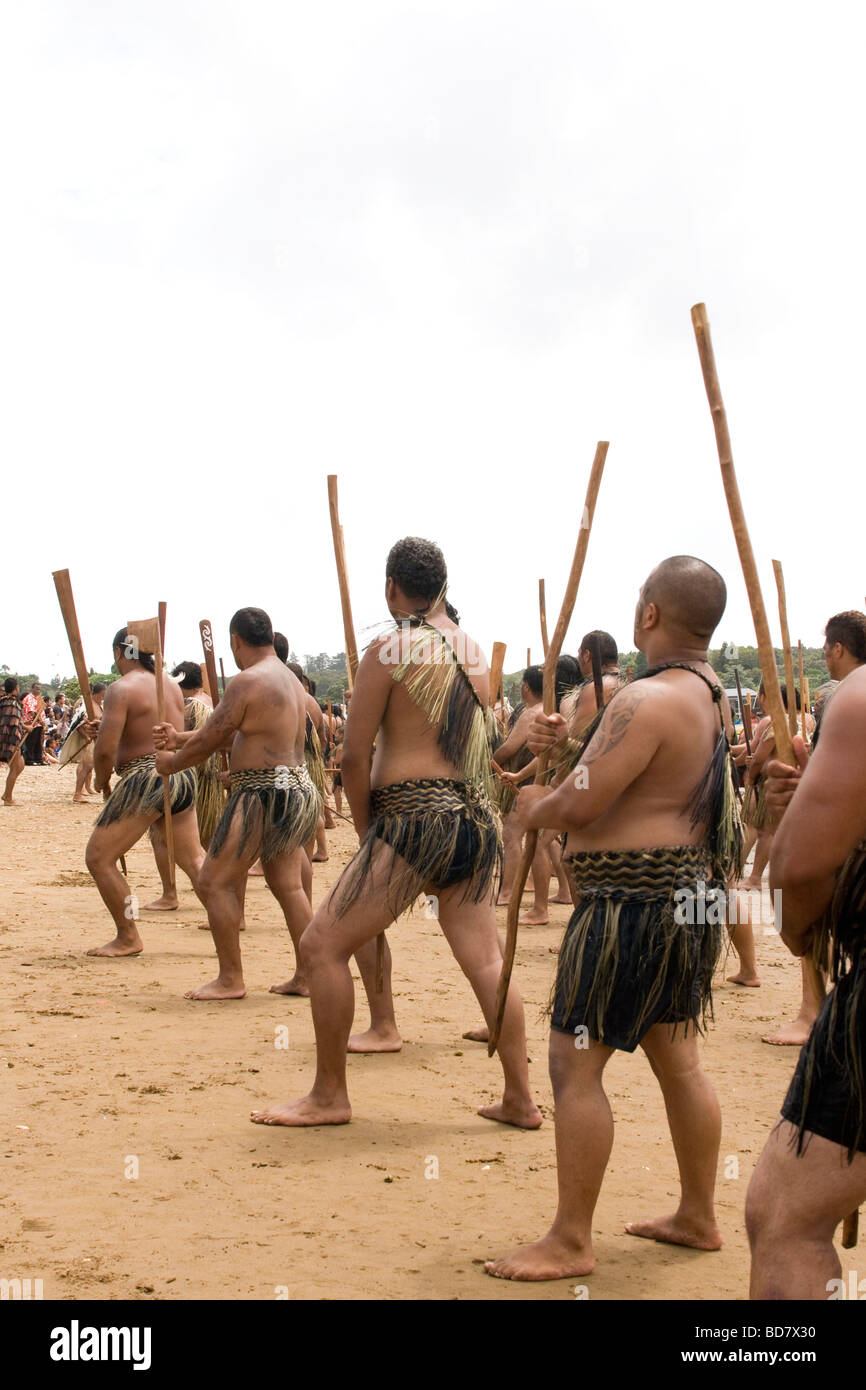 Maori Krieger auf einem Haka (Krieger Tanz) am Waitangi Day 6. Februar 2009 in Waitangi Stockfoto
