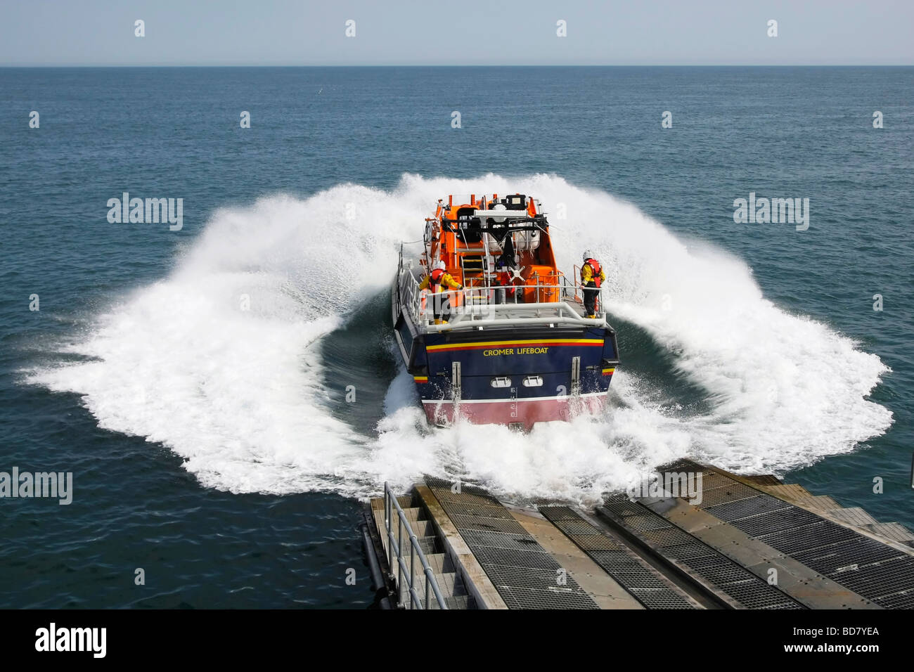 Start der RNLI Lifeboat Lester Cromer Tamar Klasse Stockfoto