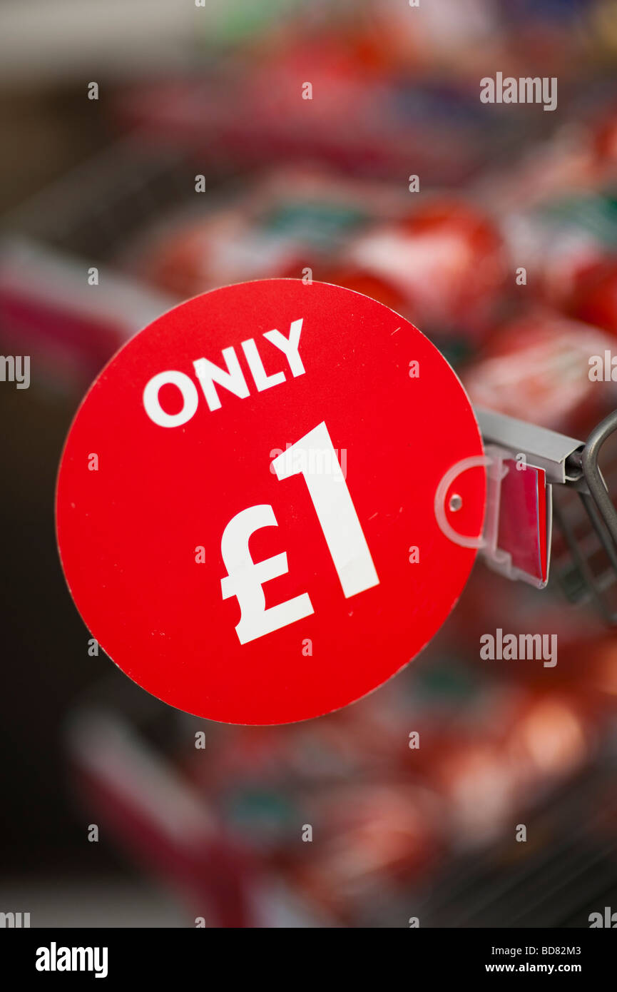 Nur 1 billige Schnäppchen Tomaten auf Verkauf außerhalb Supermarkt UK Stockfoto