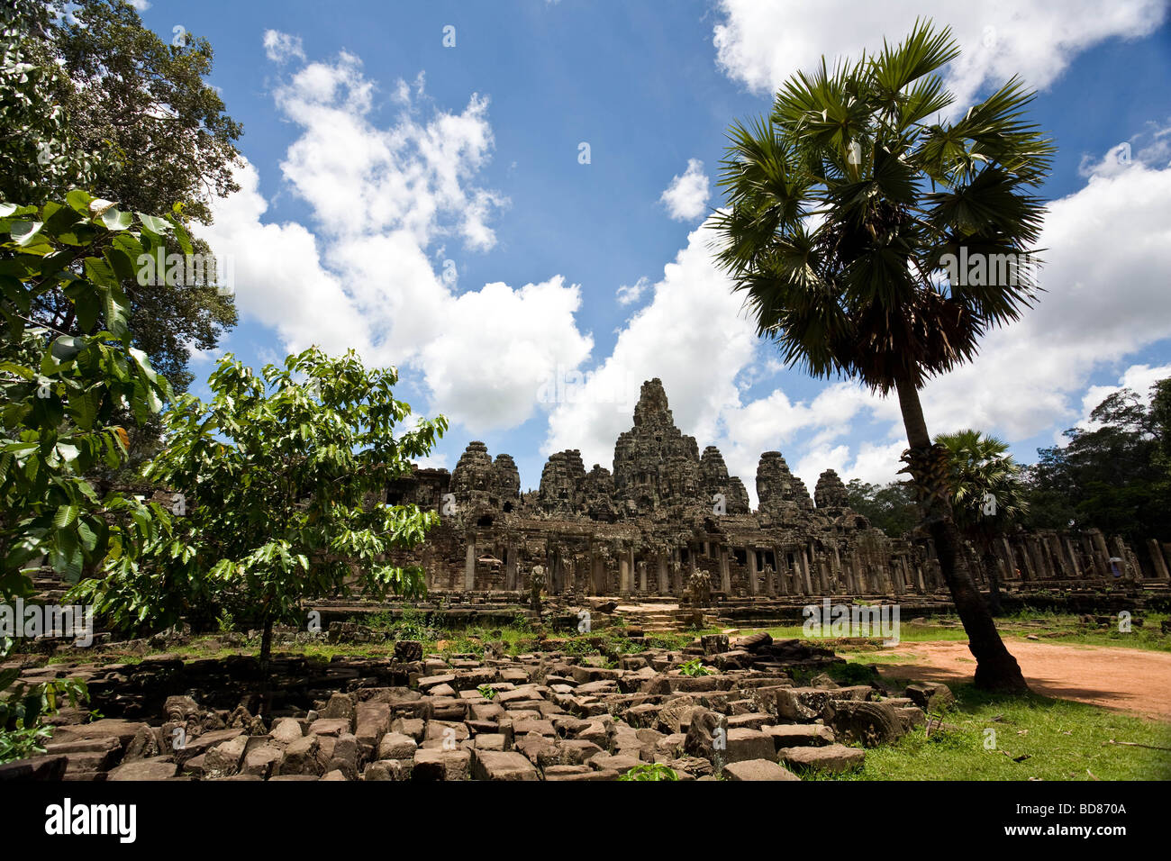 Außenansicht des zerstörten Tempel Bayon Angkor Thom Stockfoto