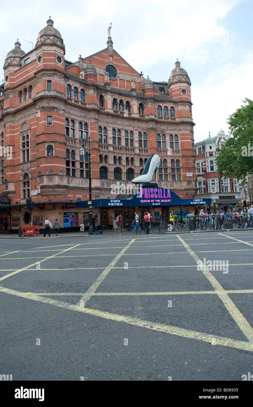 Der Ort Theater zeigt Priscilla Queen der Wüste. Stockfoto