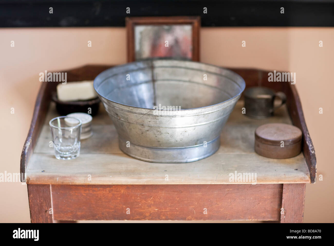19. Jahrhundert, Tisch Waschbecken. Senken Sie Fort Garry National Historic Site, Manitoba, Kanada. Stockfoto