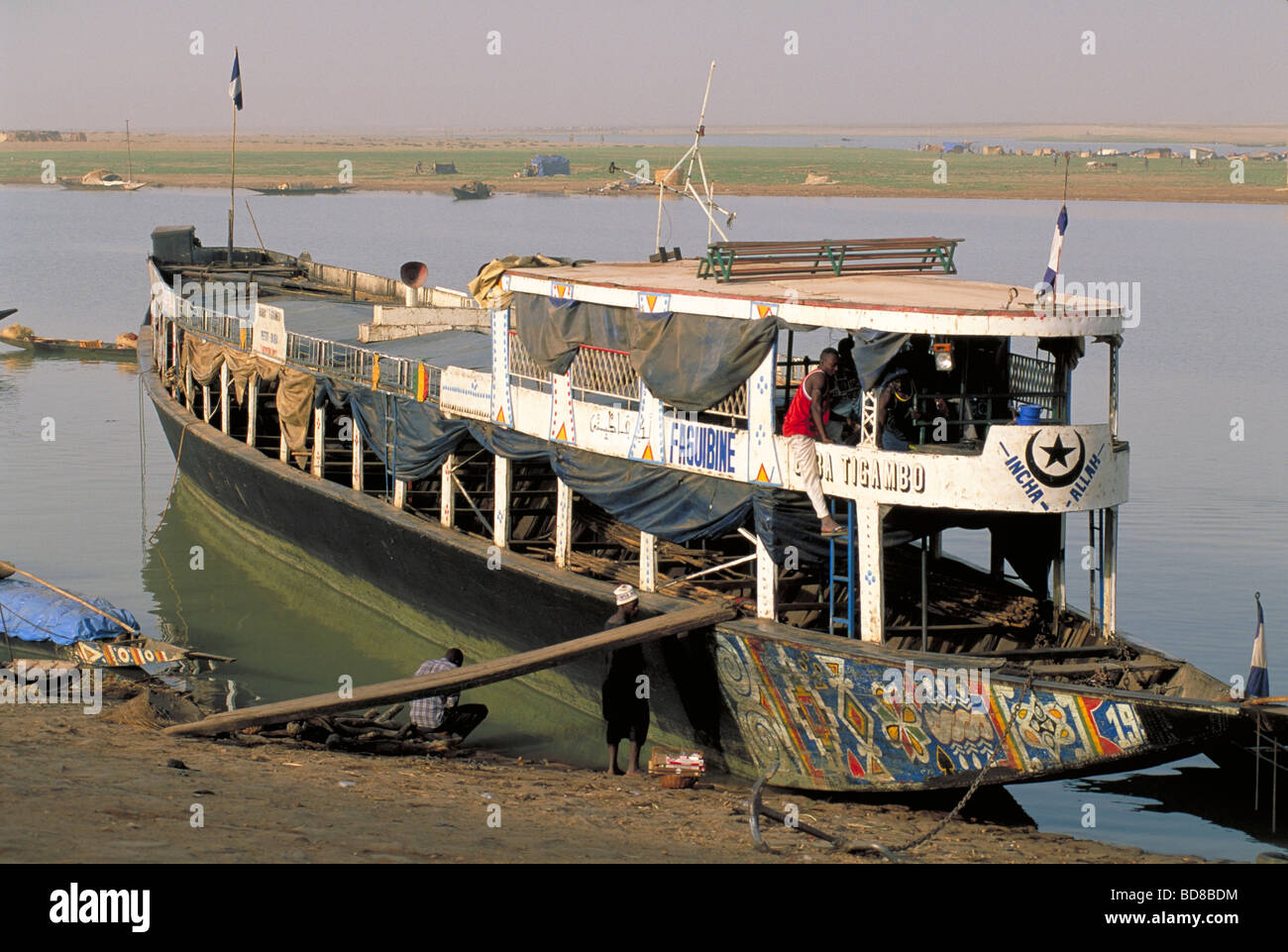 Elk150 1892-Mali-Mopti-Fluss-Hafen-Szene Stockfoto