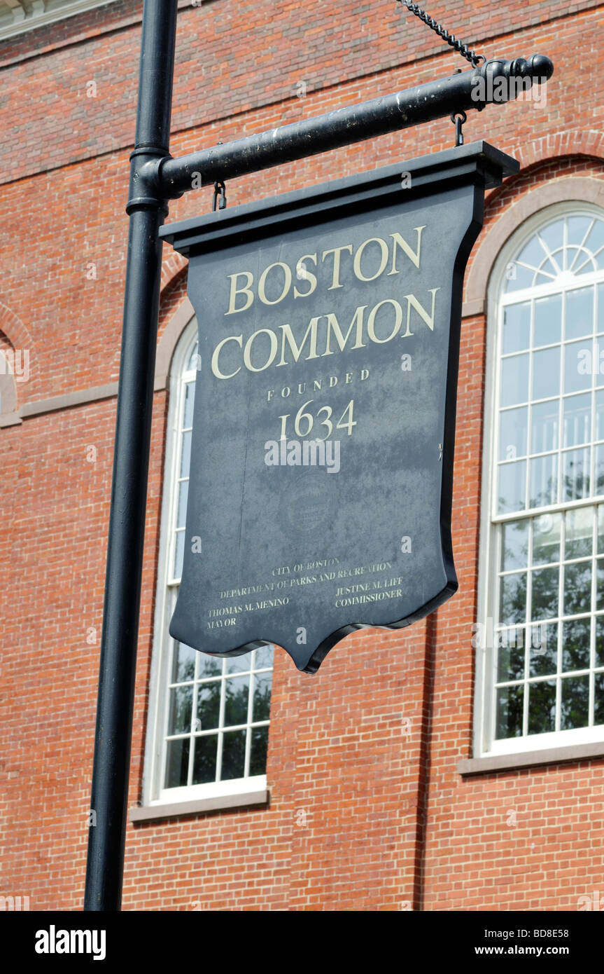 Boston Common Schild mit Backstein Hintergrund der Park Street Church, Boston, MA USA Stockfoto