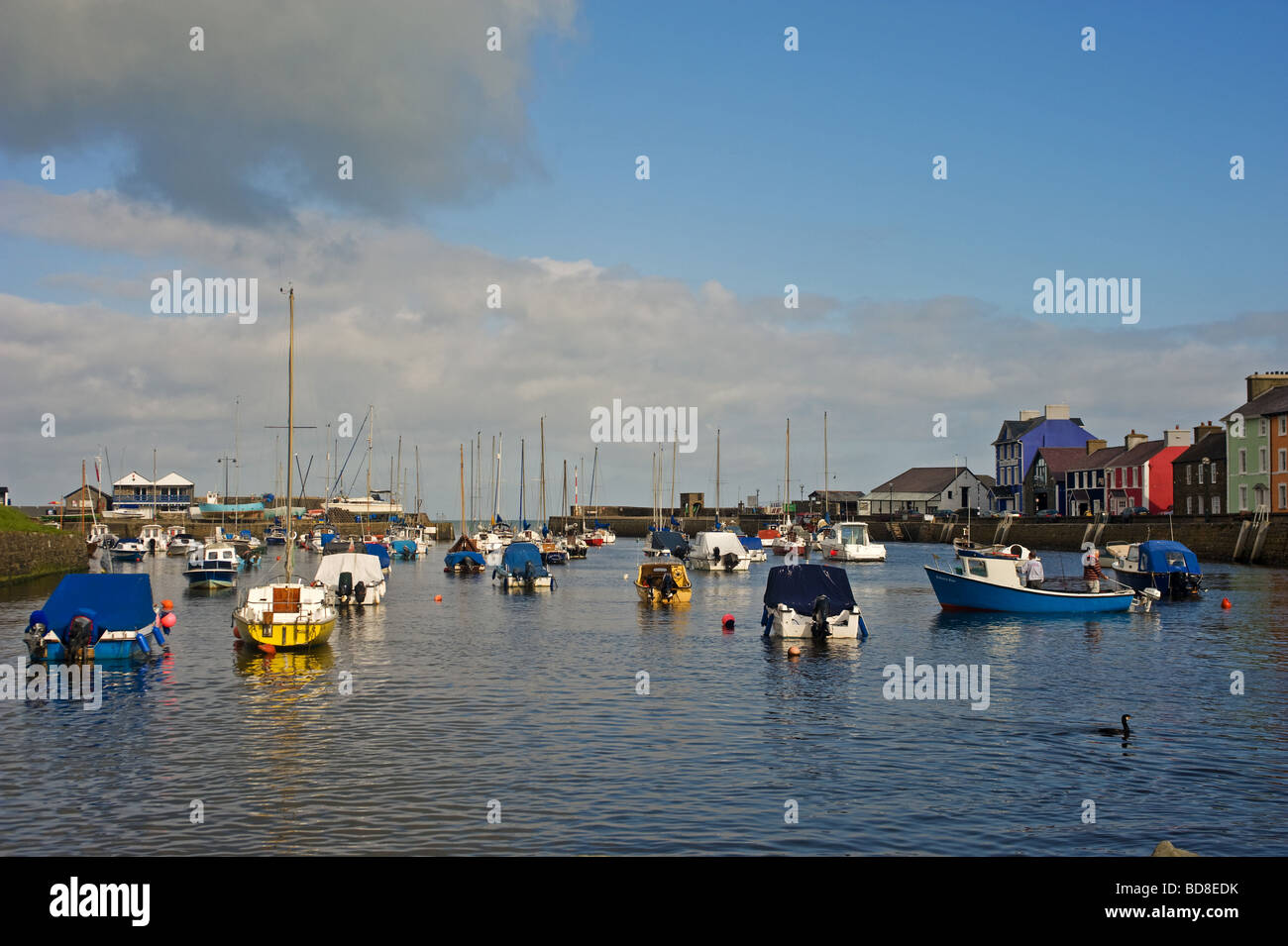 der Hafen von Aberaeron Westen mit Blick auf Meer Stockfoto