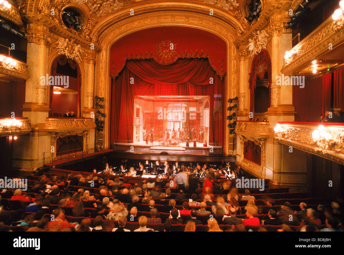 Publikum und Künstler am Royal Opera House Stockholm Stockfoto