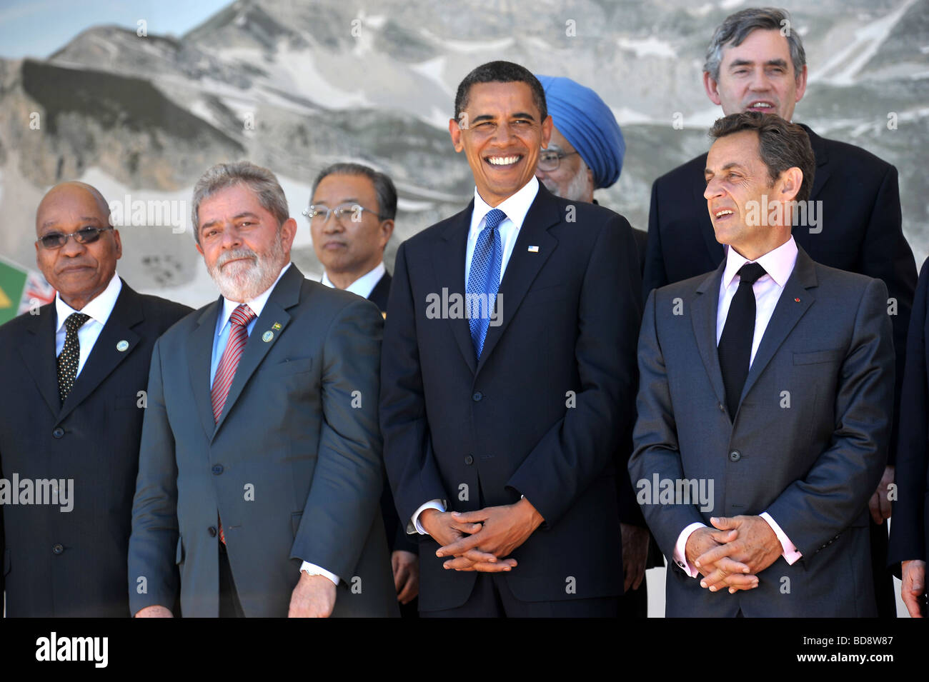 BARACK OBAMA & NICOLAS SARKOZY Präsident der USA & Präsident O 9. Juli 2009 der GUARDIA DI FINANZA Schule L'AQUILA Abruzzen ich Stockfoto