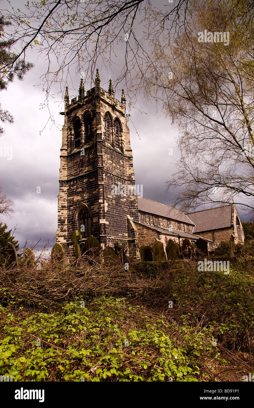 St. Marien Kirche in Lymm Damm in Cheshire an einem stürmischen Tag der britischen Stockfoto