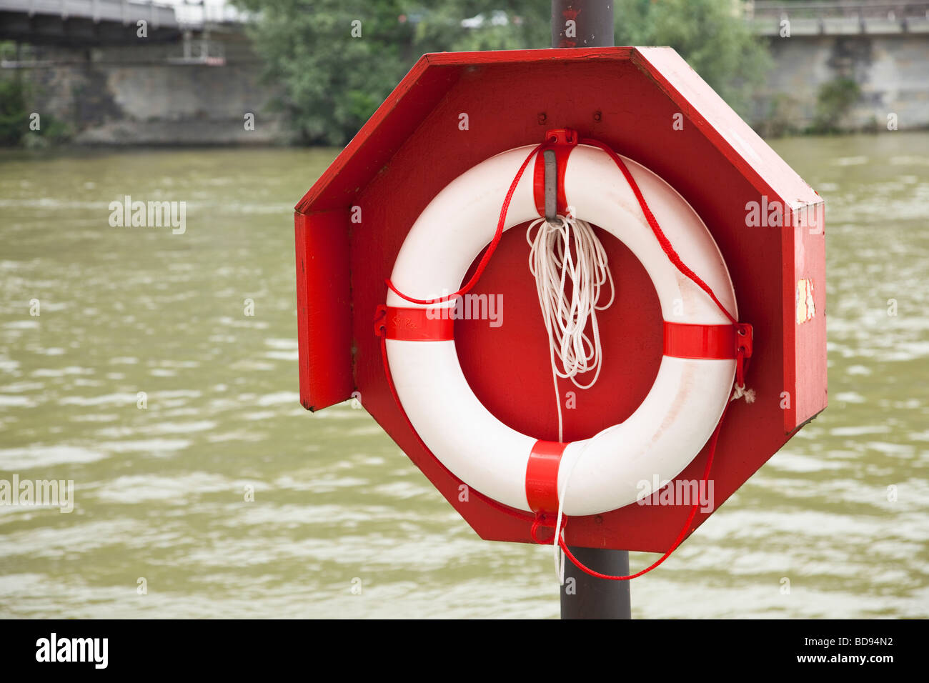 Rettungsring und Halter Stockfoto